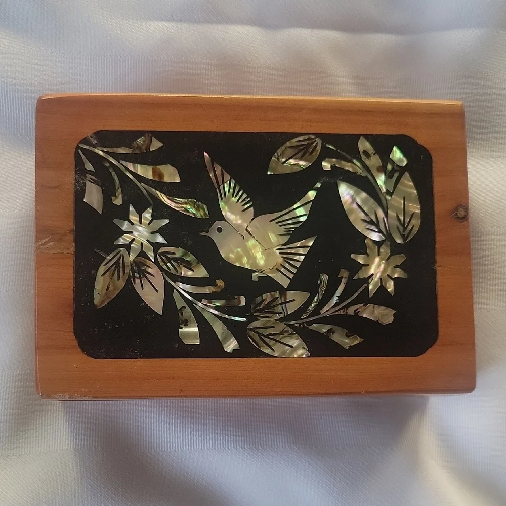 Artel La Paz Wooden Box with Mother of Pearl Inlaid Bird Design